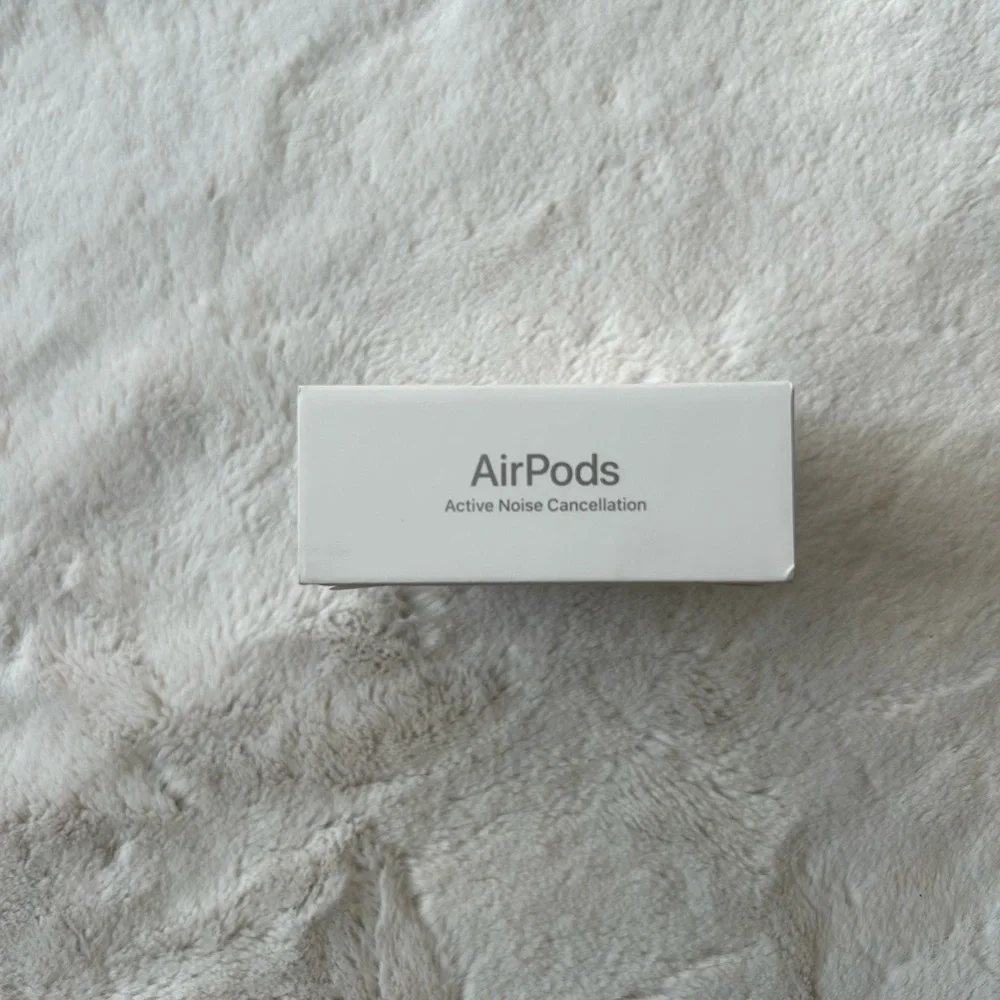 NEW AirPods 4 with Noice Cancellation - Picture 4 of 5